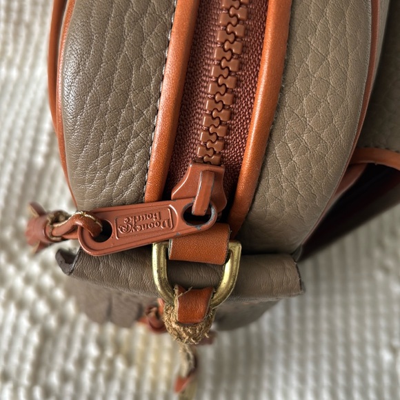Rare Vintage Dooney and Bourke camera crossbody bag - Picture 7 of 16